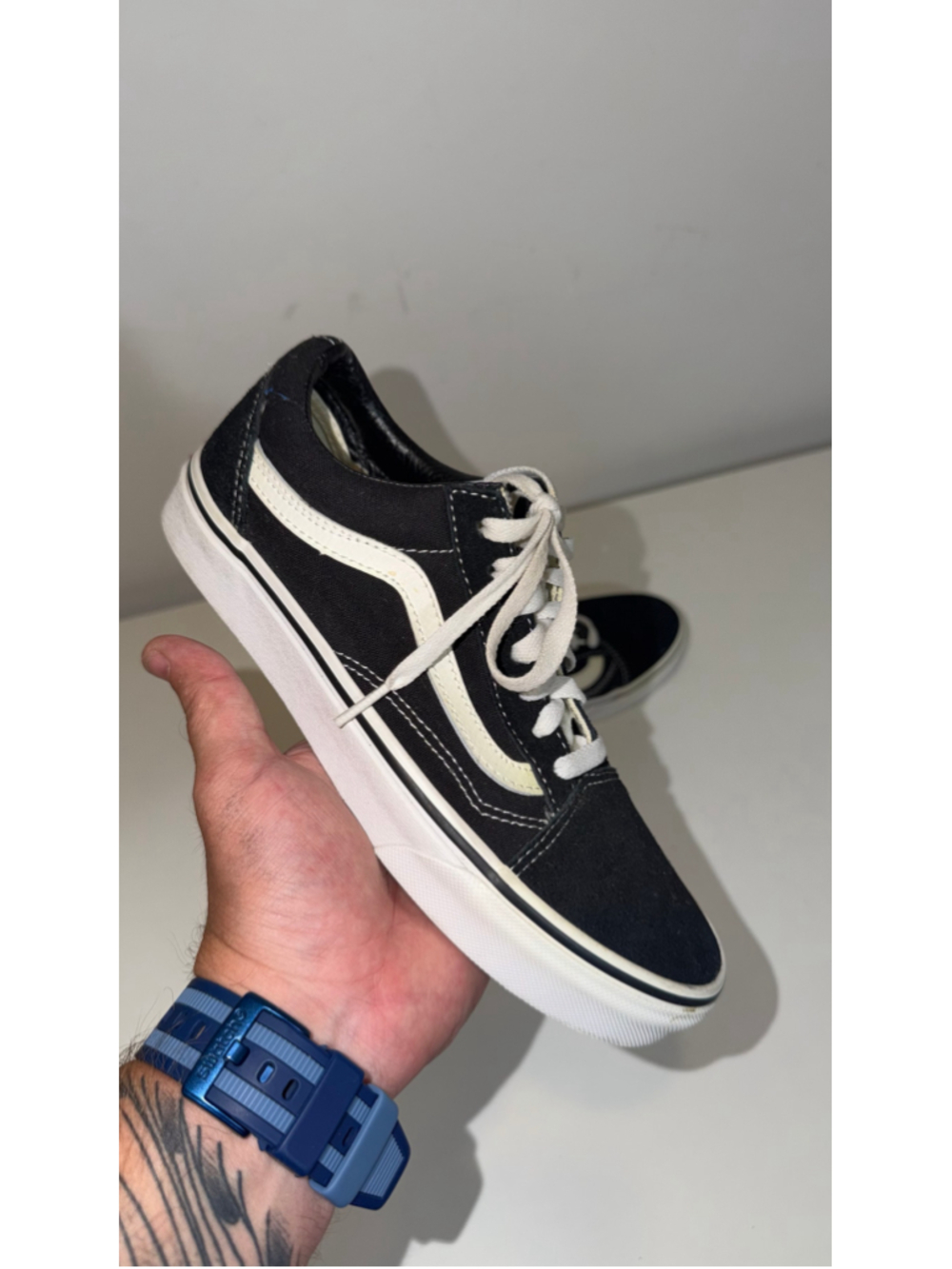 Men's Vans Old Skool Sneakers in Black and White Size US 6 M / 7.5 W